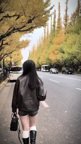 Em muốn anh nhìn thấy tóc em dài theo năm tháng, cũng muốn vì anh mà trở nên dịu dàng. Tóc em đã dài qua lưng, khuôn mặt cũng thay đổi một chút, tính cách chở nên dịu dàng. Chỉ tiếc trước đây em để tóc dài vì yêu anh, nhưng bây giờ em vẫn để tóc dài, không phải để chờ đợi anh nữa, mà bởi em yêu dáng vẻ hiện tại của em và chờ đợi một người giống dáng vẻ của anh ngày trước nhưng yêu em🥰#viral #xuhuongtiktok 