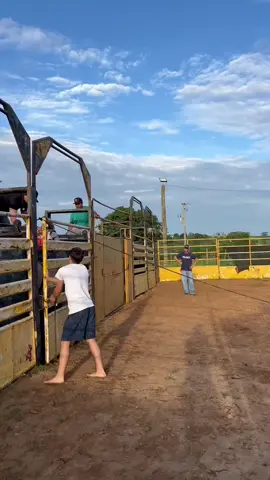 Eu vim da selva, sou leão 🙏🏼🤠 . . . #rozeta #rodeioemtouros🐂🤠 #deusemaravilhoso #cowboy 