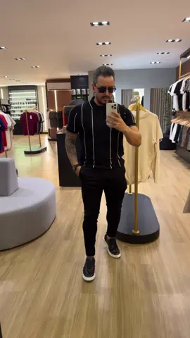 Look masculino casual elegante com camisa Polo Old Money  #tenis #calcadosmasculinos #camisapolo #tendecia2026 