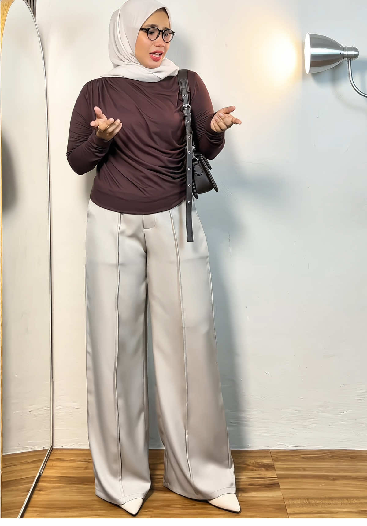 padahal bb aku 57 dan tb 152 bisa keliatan bagus banget 😍 #celanabahan #celanangantor #loosepants #celanawanita #ootdhijab 