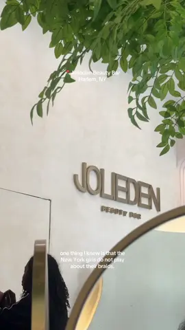 I am not with 1B anymoreeee 🤣 Had such a great experience for my first time getting braids in NY at @JoliedenBeautyBar 🤍  Hair deets: @ygwigs 1 x bundle of double drawn 20in loose wave color 30 2 bundles of double drawn 20in loose wave in dark brown #ygwigs #bohoknotlessbraids #knotlessbraids #nycbraids #hairvlog