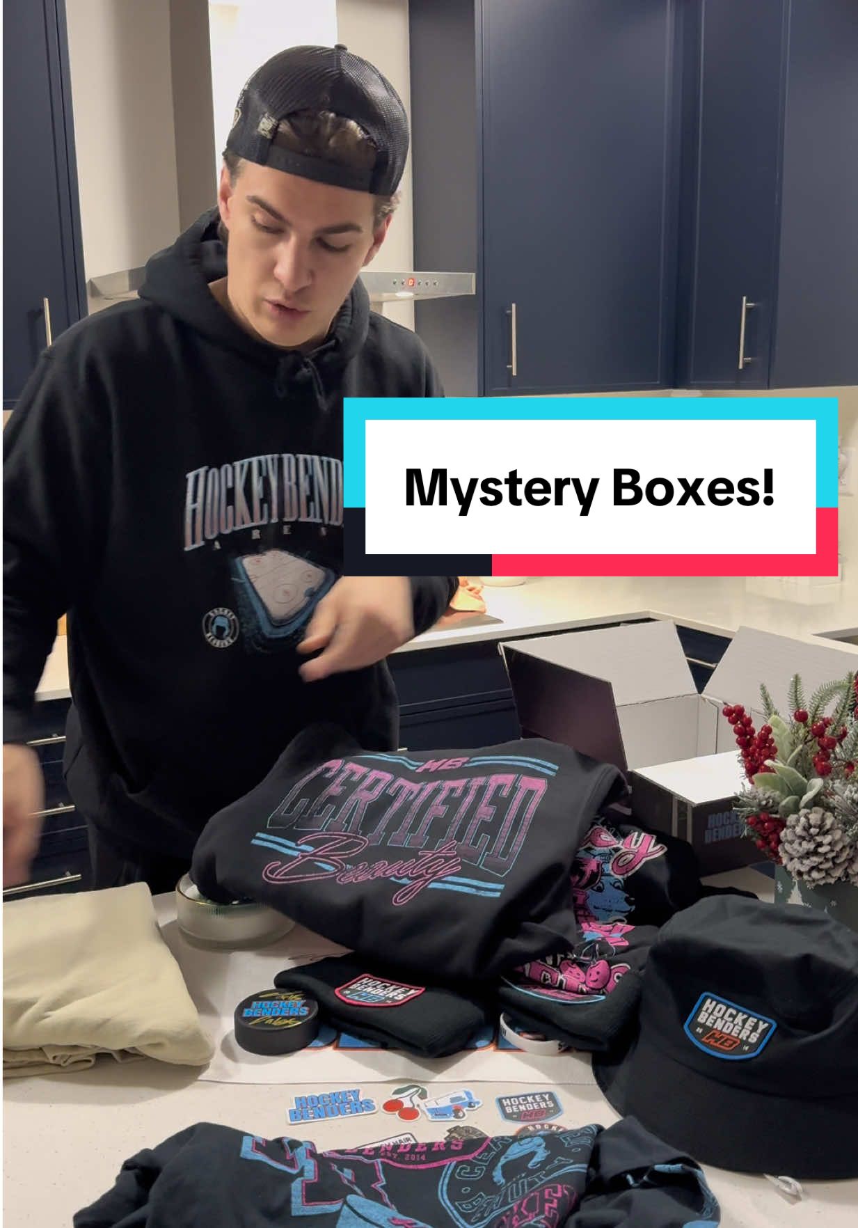 Go get your Mystery Boxes! LINK IN BIO 📦 The Perfect Xmas Gift! 🎁🎅🎄 #hockey #hockeybenders #hockeyplayer 