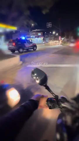 Do nada pele volto, duster da polícia volto na contra mão 😱🥶🚨