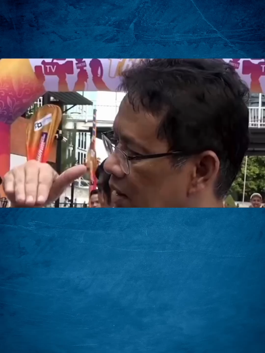 Usai mengikuti sebuah event lari pada Minggu (16/11/2025), Menteri Keuangan Purbaya menyampaikan optimisme bahwa pertumbuhan ekonomi Indonesia dapat mencapai 6 persen pada tahun 2026. Ia menilai berbagai kebijakan pemerintah yang sudah berjalan mulai menunjukkan hasil positif dan mampu mendorong penguatan ekonomi nasional. Purbaya juga menyebut bahwa pada triwulan IV 2025, pertumbuhan ekonomi diperkirakan menembus lebih dari 5 persen, sehingga target 6 persen pada tahun berikutnya dianggap sangat memungkinkan. #EkonomiIndonesia #MenkeuPurbaya #PertumbuhanEkonomi