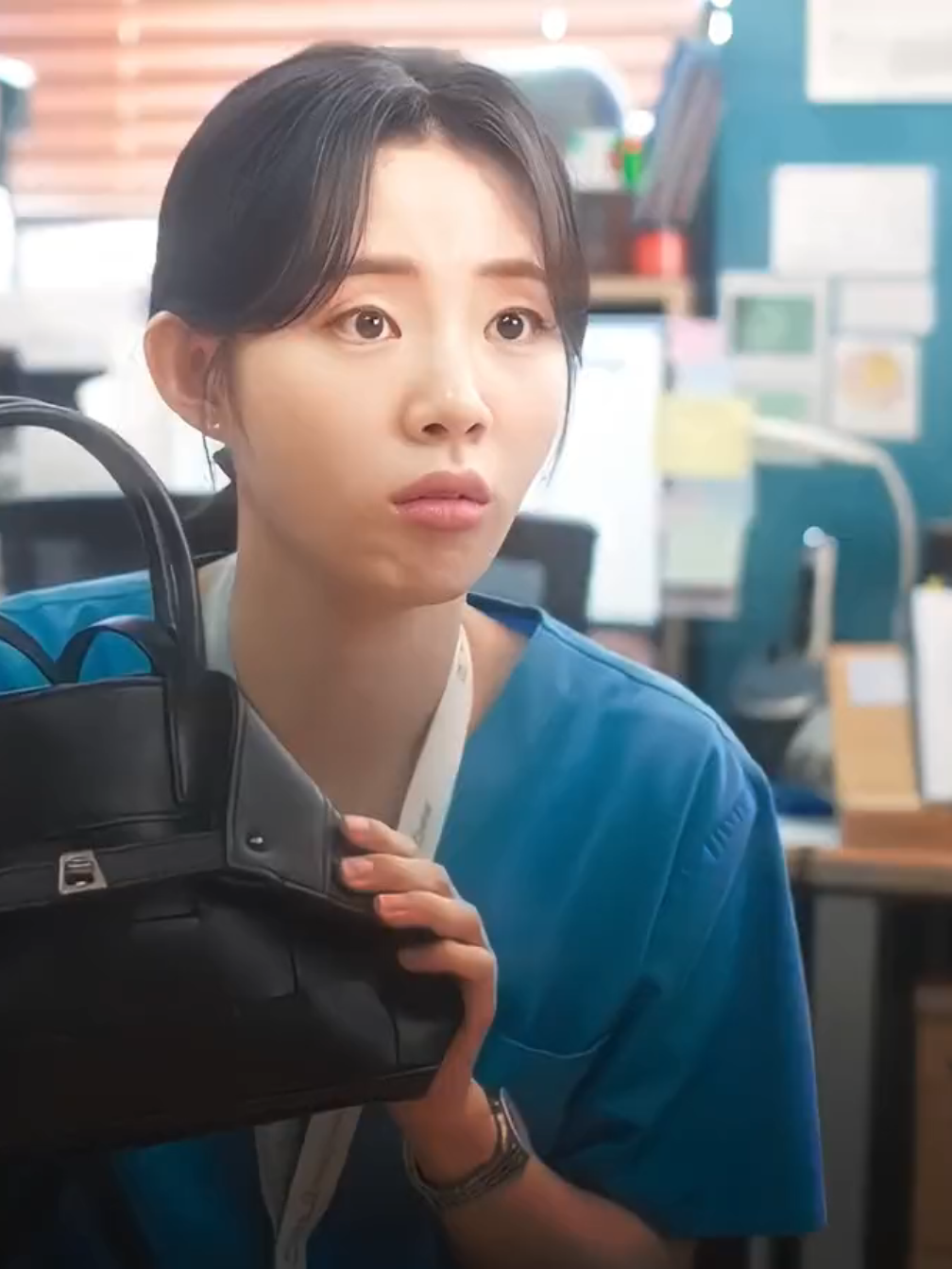 bukan selera dompet mu kali mbak🤭 #goyoonjung #goyounjung#gyj #residentplaybook #kdrama #kdramaedit #fyp #fyppppppppppppppppppppppp {scp iufolk}