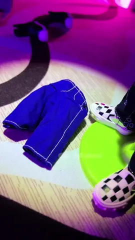 Deuce ur hurting me . . . . . #monsterhigh #cleodenile #deucegorgon #monsterhighdoll 