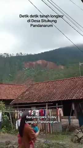 Kondisi Terkini Longsor di Dusun Situkung Pandanarum, Tanah Masih Terus Bergerak. Warga Bergegas Mengungsi. Longsor Setukung Pandanarum #banjarnegara #longsor #bencanaalam #netizenindonesia #warga62 