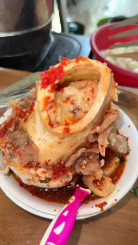 Siapa yg kesini nyarinya balungan terus? Padahal ada telor, sumsum, beranak,gajih,dll. Untuk balungan tetelan gajih kikil sumsum stok terbatas ya guysku😍 monggo diampiri pas ke kota Bojonegoro #fyppppppppppppppppppppppp #fyp #bakso #baksobalunganbojonegoro 