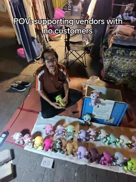 I was on my way to see the temple when I noticed this man with no customers 😭 I knew I had to get a bear from him ❤️ #farmersmarket #pov #wholesome #handmadecraft 