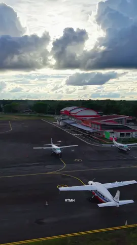 Suasana Sore Bandar Udara Tanah Merah #bovendigoel #kemenhub151 #selamatamannyaman #bandaratanahmerah #papuaselatan 