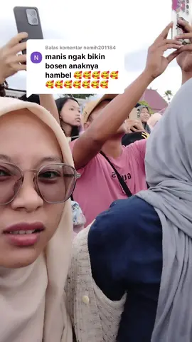Membalas @nemih201184 saking manisnya temenku sampe nangis nih kak😭 kesenangan deket ama onyooo🤣🤣  karnaval SCTV Jember😍