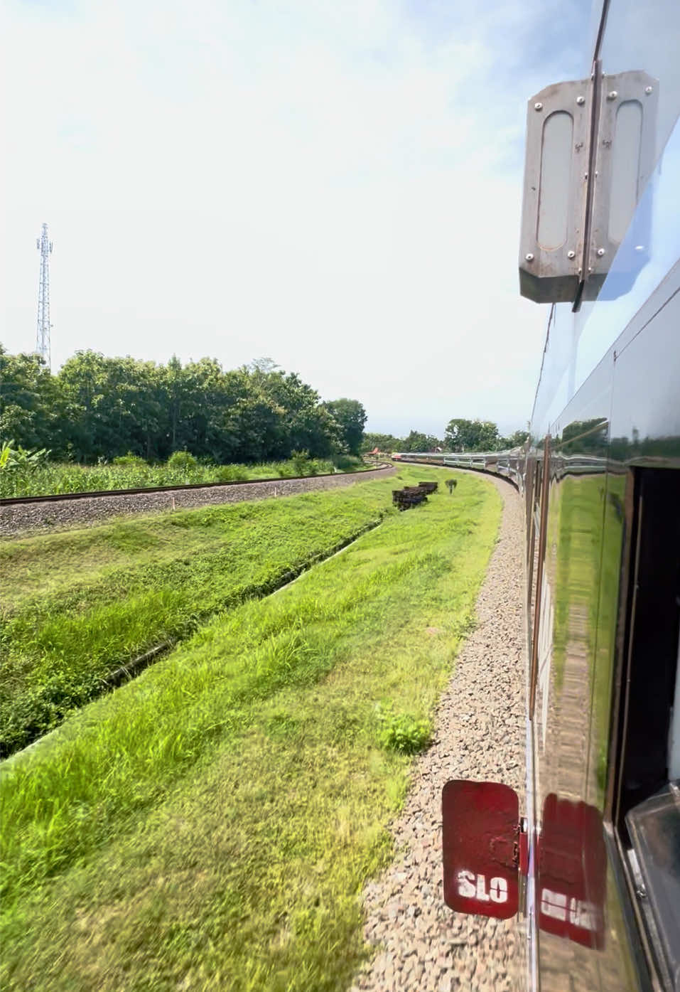 Toilet Ride dari ujung 🤩 . IF : KA Mataram 75 at Jembatan Mbeling Kulon Progo . #toiletride #railfansindonesia #keretaapiindonesia #random #fyp 