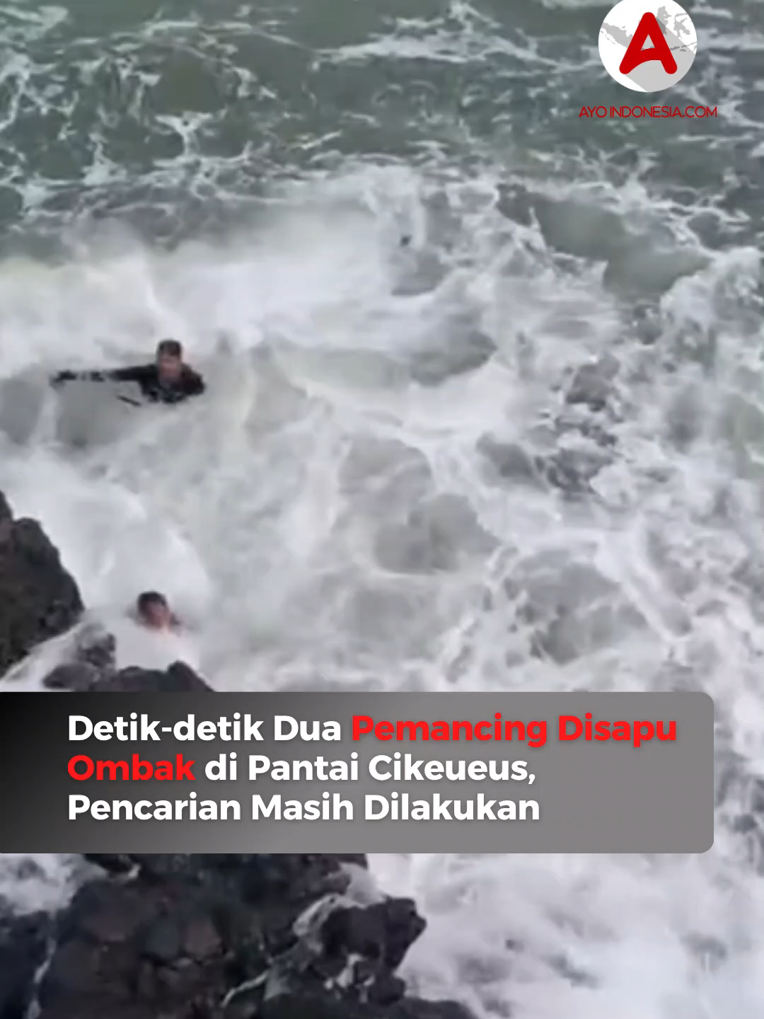 Momen menegangkan terekam kamera saat dua pemancing hilang terseret ombak besar di Pantai Cikeueus, Girimukti, Ciemas, Sukabumi, Minggu pagi (16/11/2025). Keduanya sedang memancing di area batu karang ketika gelombang tiba-tiba menghantam dan menyeret mereka ke laut. Sempat berpegangan pada batu, namun ombak tinggi kembali menggulung hingga keduanya hilang ditelan arus. Korban diketahui bernama Ujang Agus (40), warga Cidadap yang bekerja sebagai karyawan bank, serta Deni Setiawan (35), buruh asal Palabuhanratu. Hingga siang hari, keduanya belum ditemukan. Dua saksi di lokasi langsung melapor ke pihak berwenang. Proses pencarian masih terus dilakukan. Follow terus @ayoindonesiacom  #pemancing #tenggelam #ombak #sukabumi #pantaicikeueus
