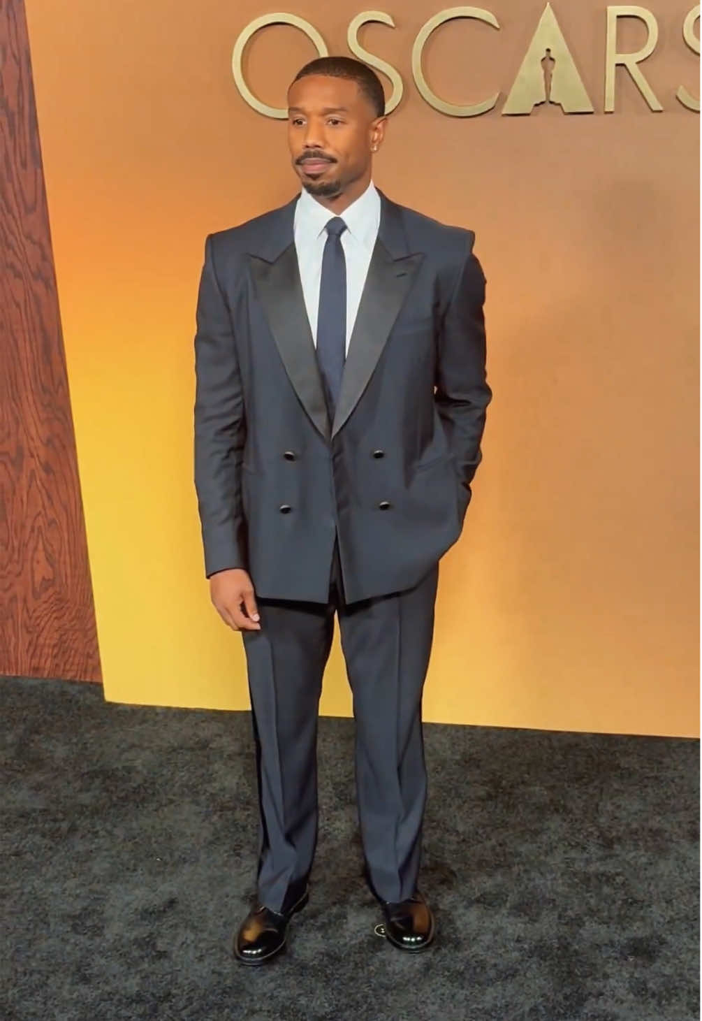 Michael B Jordan on the red carpet at the #GovernorsAwards in Los Angeles. #michaelbjordan #foryoupage #crush #fyp 