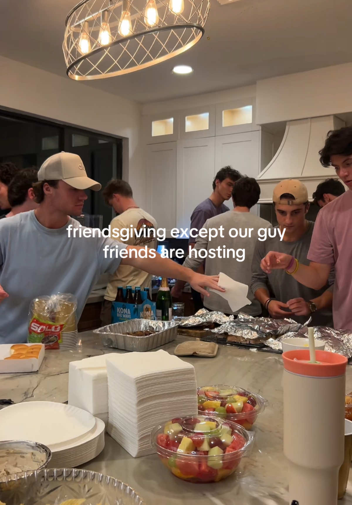 can you tell they’re stressed😅 #fyp #friendsgiving 