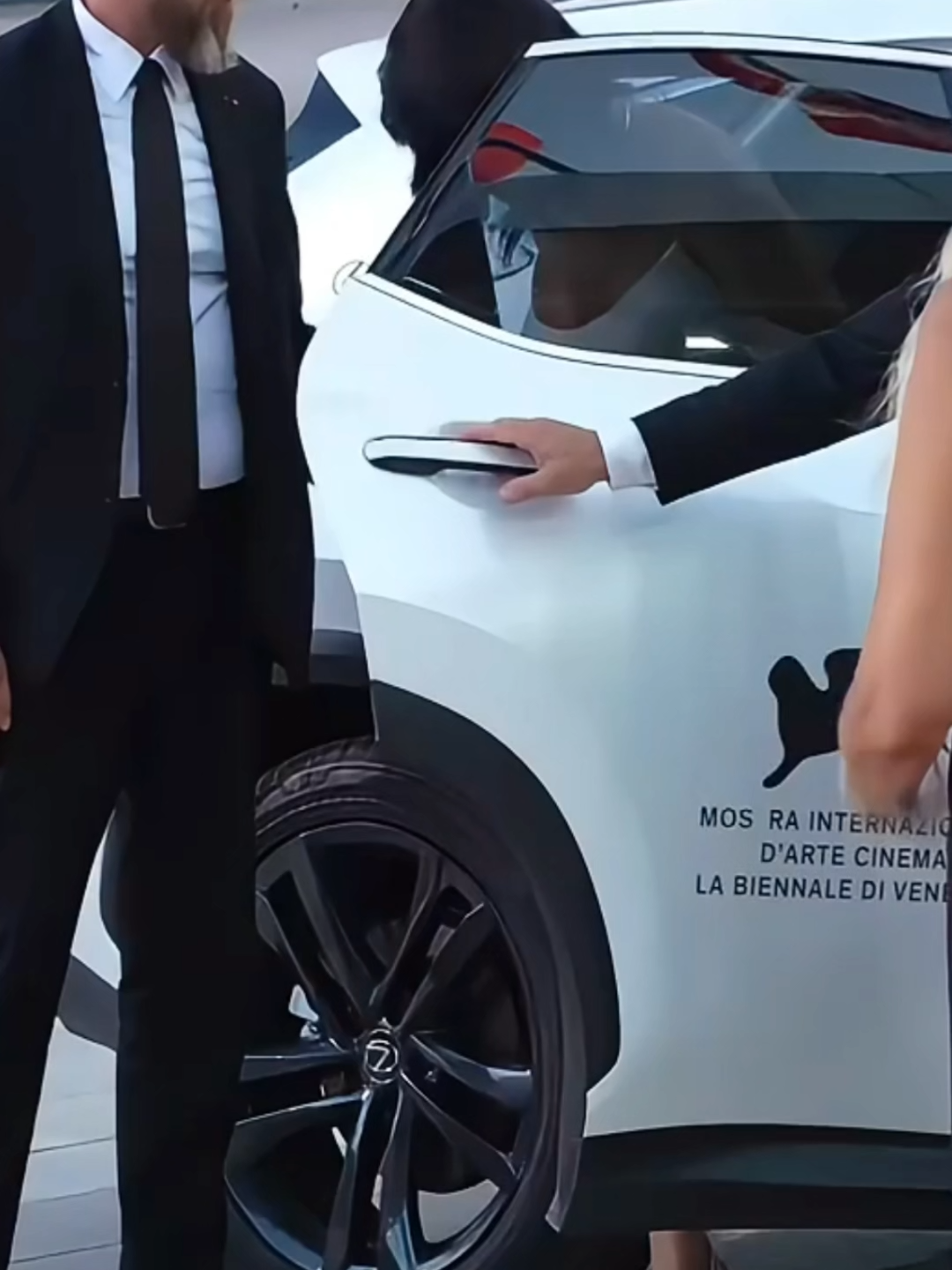 Georgina arbeitete einst in einer Boutique, bis Cristiano Ronaldo ihr Leben für immer veränderte. Vom normalen Alltag zum Luxusleben – ein wahr gewordener Traum. #GeorginaRodriguez #CR7 #LoveStory