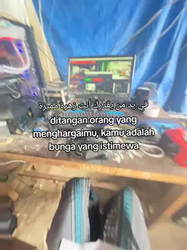 في يد من يقدرك أنت زهرة مميزة ditangan orang yang menghargaimu, kamu adalah bunga yang istimewa #arabicsong  #syairarab  #foryoupage  #masukberanda  #harusfyp 