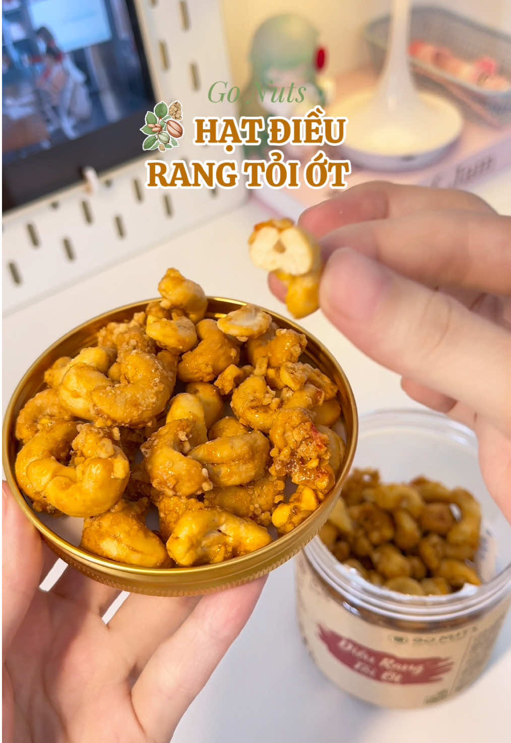 Hạt điều rang tỏi ớt, cay cay đậm đà siu ngonn của nhà Go Nuts, mấy bạn đã thử chưa #gonuts #hatdieurangtoiot #dieurangtoiot #anvat #dieurangtoiotgonuts 