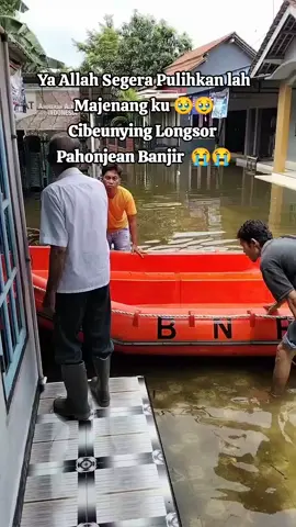 Proses evakuasi k0r&@N Banjir di Desa Pahonjean kec Majenang  #musibahmajenang #longsormajenang #tanahlongsorcibeunying #banjirpahonjean#bencana2025 