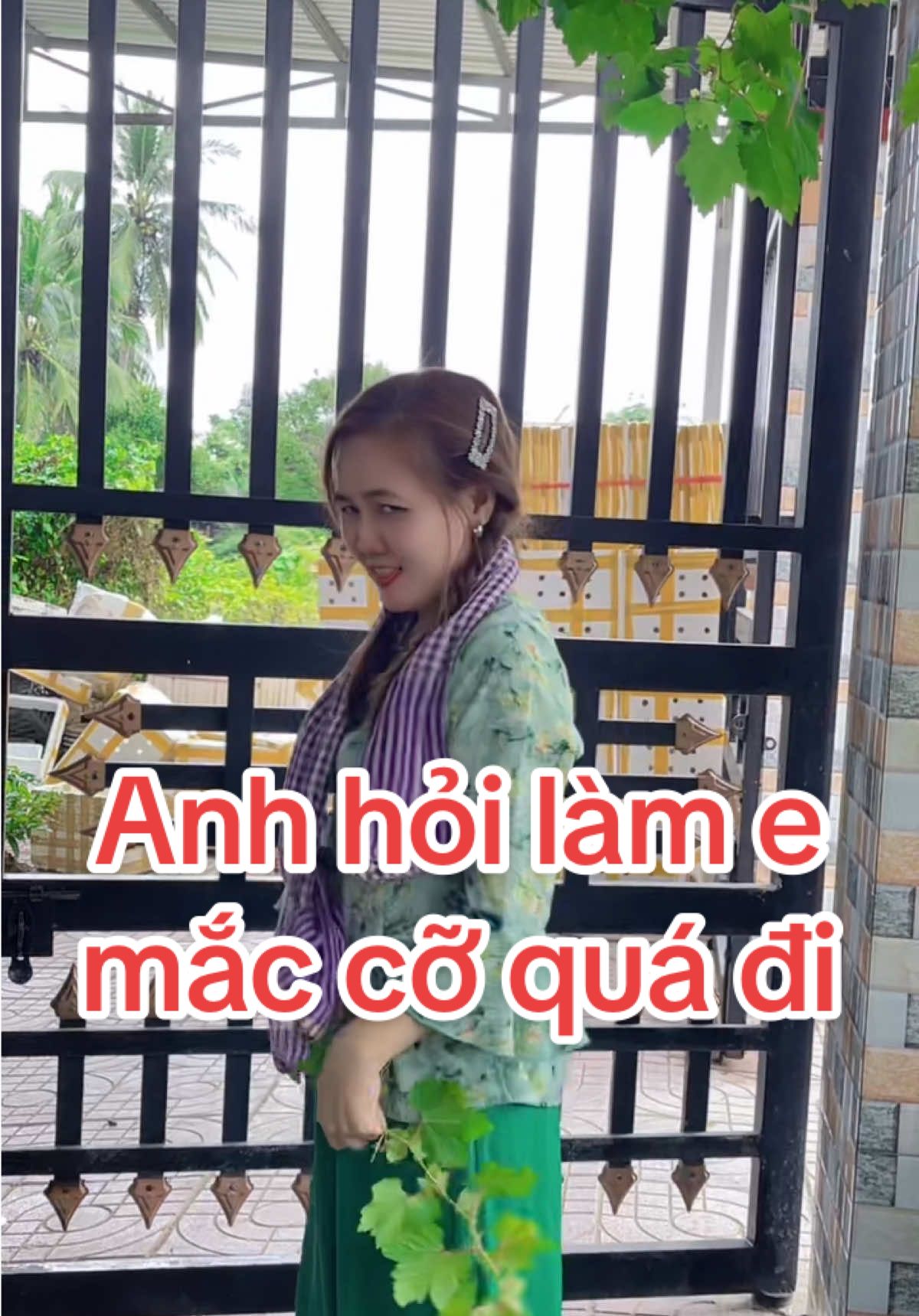 Anh hỏi làm e mắt có quá ha#vuivemoingay❤️ #hainheptiktok #dienxuat #fyp #giaitri  @Nhung 