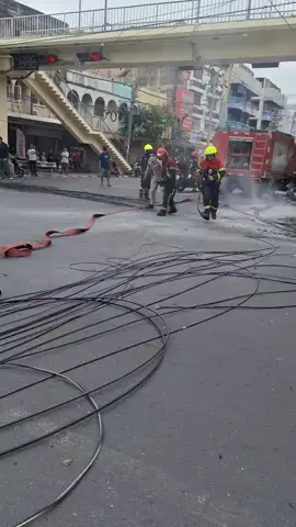 📌 แจ้งเหตุไฟฟ้าลัดวงจร – โปรดหลีกเลี่ยงเส้นทาง บริเวณสี่แยกวังหิน ถนนลาดพร้าววังหิน แขวงลาดพร้าว เขตลาดพร้าว  (17 พฤศจิกายน 2568) เวลา 09.44 น. สำนักงานเขตลาดพร้าวได้รับแจ้งจากสายด่วน 199 เกี่ยวกับ เหตุไฟฟ้าลัดวงจรบริเวณสี่แยกวังหิน ถนนลาดพร้าววังหิน แขวงลาดพร้าว เขตลาดพร้าว ขณะนี้พบว่า มีสายสื่อสารและสายไฟฟ้าขาดและร่วงหล่นบนพื้นถนนหลายจุด อาจก่อให้เกิดอันตรายต่อผู้ใช้รถใช้ถนน 🚫 ขอให้ประชาชนโปรดหลีกเลี่ยงเส้นทางดังกล่าวชั่วคราว และเพิ่มความระมัดระวังในการสัญจรผ่านพื้นที่ 🚫 สำนักงานเขตลาดพร้าว อยู่ระหว่างประสานเจ้าหน้าที่การไฟฟ้าดำเนินการแก้ไข ขออภัยในความไม่สะดวกมา ณ ที่นี้ #เขตลาดพร้าว #สี่แยกวังหิน #ลาดพร้าววังหิน #ไฟไหม้ลาดพร้าว #ไฟฟ้าลัดวงจร