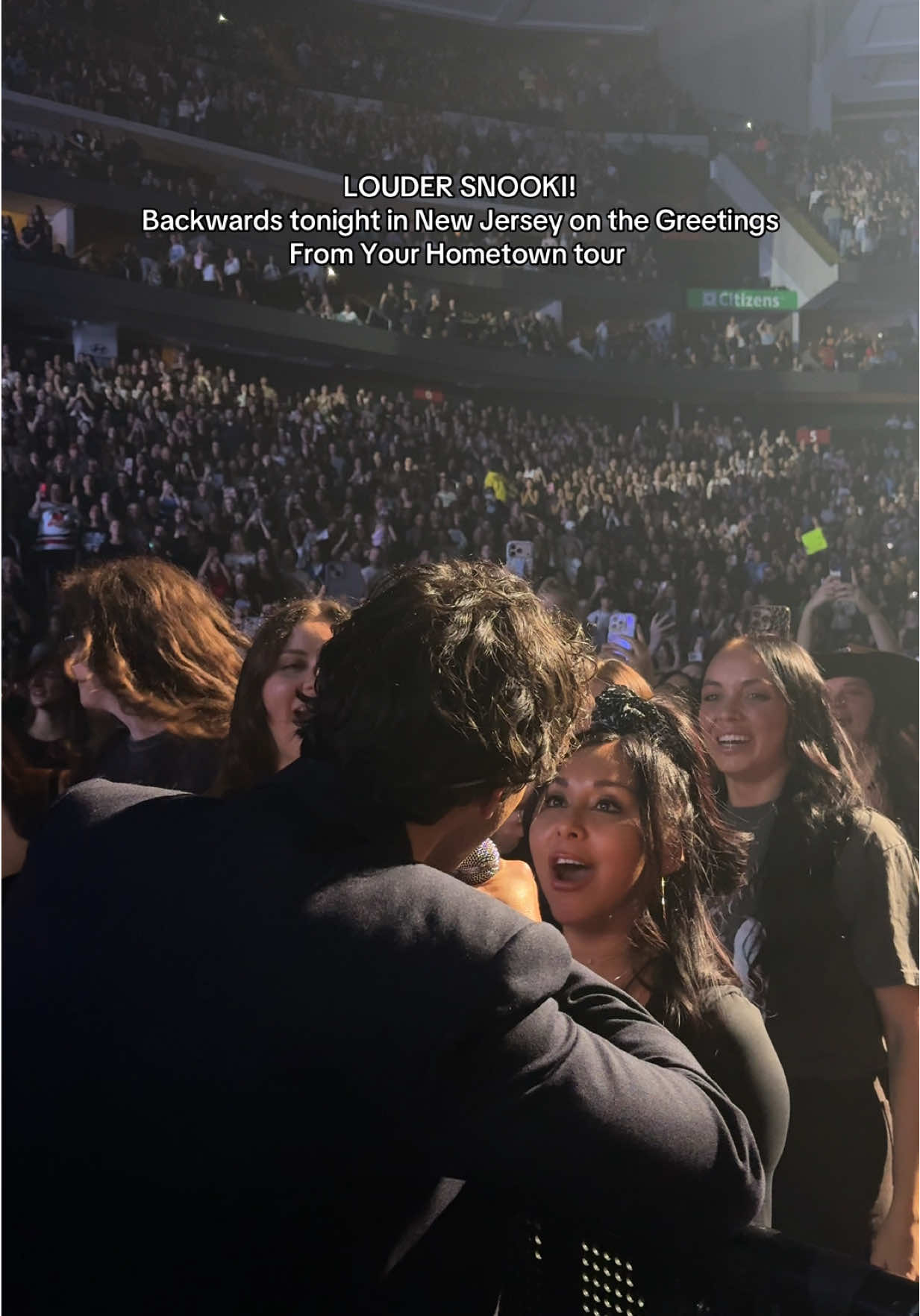 LOUDER SNOOKS 🗣️ Jonas Brothers perform Backwards tonight in their home state of New Jersey on the #greetingsfromyourhometown tour 