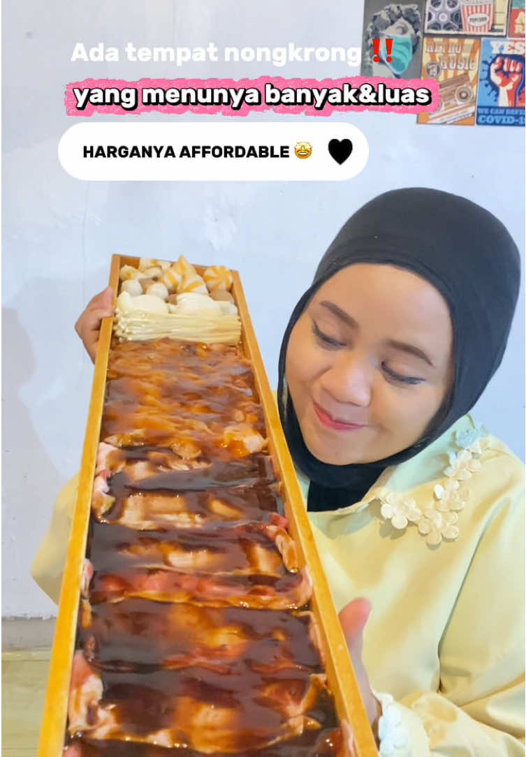 Warga, kalian udah tau belom kalo ada tempat nongkrong asik di lubang buaya-jaktim, gimana ga asik? Karna harga disini bener2 murah banget loh!🤩😍  Nama tempatnya tuh terminal rasa 25 🫶🏻 Wajibbbb merapat pokonya!!!🫶🏻 📍TERMINAL RASA 25  Buka SENIN SAMPAI JUMAT  ⏰ 15:00 sampai 22:00 Buka SABTU DAN MINGGU  ⏰ 16:00 sampai 23:00  Untuk info booking reservasi bisa kesini  0856 0777 1025  #lubangbuaya #jaktim #kuliner #nongkrongasik #fyppppppppppppppppppppppp 