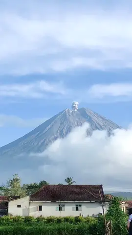 Gunung Semiru kanak #lumajang #pronojiwo #semeru #terassemeru #fypシ゚ 