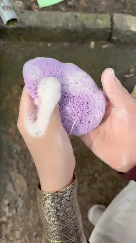 Rửa bằng cái bông mút này mặt nó sạch trơn bợn kem nó hông có dính ở 2 cánh mũi nữa #bongmut #bongmutruamatbotbien  @Trúc Nọng  @Trúc Nọng  @Trúc Nọng 