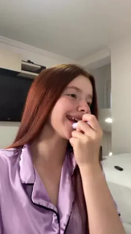 Alessandra wishes us a lovely night! 