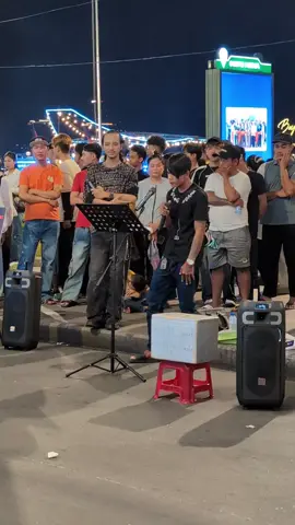 walk street karaoke 🎤😁#fyp 