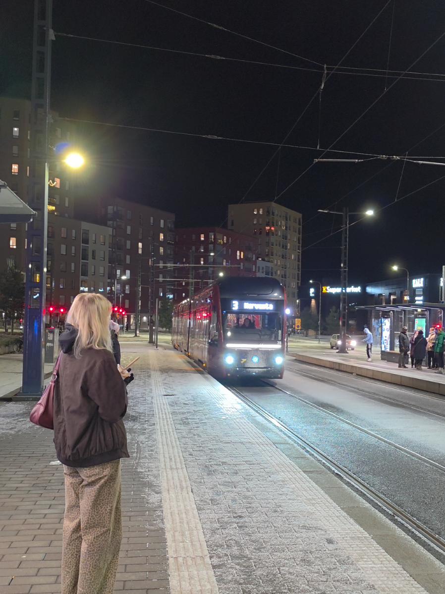 Lights, movement, and a gentle Finnish night 💛   📍 Tampere, Finland   Follow for more Finnish stories! ❤️✨   IG: @intosuomi | TikTok: @intosuomi | YouTube: intosuomi   #tampere #ratikka #sinulle #visitfinland #foryou 