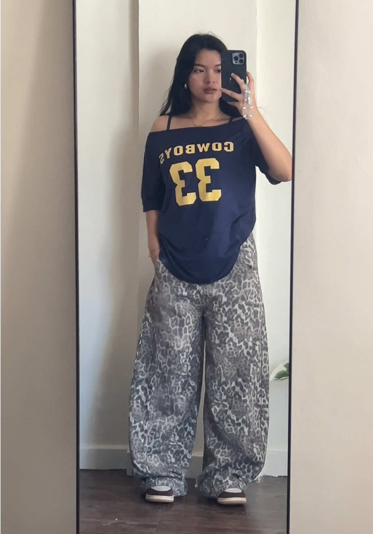 Very laid-backing shirt, and easy to style💙 #assymetricaltops #offshoulder #fashiontiktok #outfitideas #fyp 