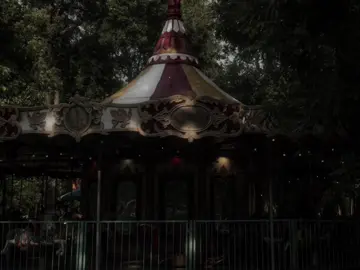 em vẫn chờ một người sẽ đến bên mình…