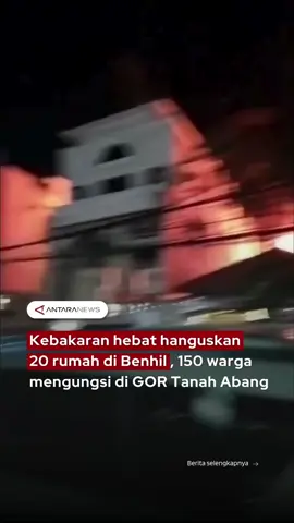 Kebakaran hebat hanguskan 20 rumah di Benhil, 150 warga mengungsi di GOR Tanah Abang #kebakaran #benhil #kebakaranbenhil #wargamengungsi #pemadamkebakaran 