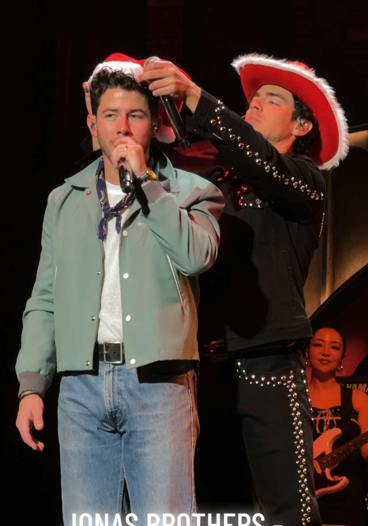 it’s @joejonas’s world and we’re all just living in it! he really said “you get a hat, you get a hat, & you get a hat!” @Jonas Brothers @Kevin Jonas @Nick Jonas #jonasbrothers #joejonas #nickjonas #kevinjonas #greetingsfromyourhometown 