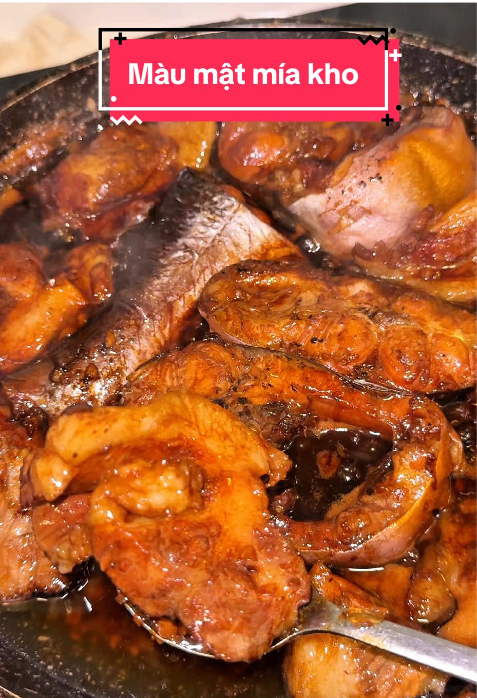 Màu mật mía màu cánh gián đẹp mắt giúp kho thịt kho cá ngon hơn #nuocmaumatmia #monngonngaytet #huyenchaucongchua  @Huyền Châu Công Chúa 