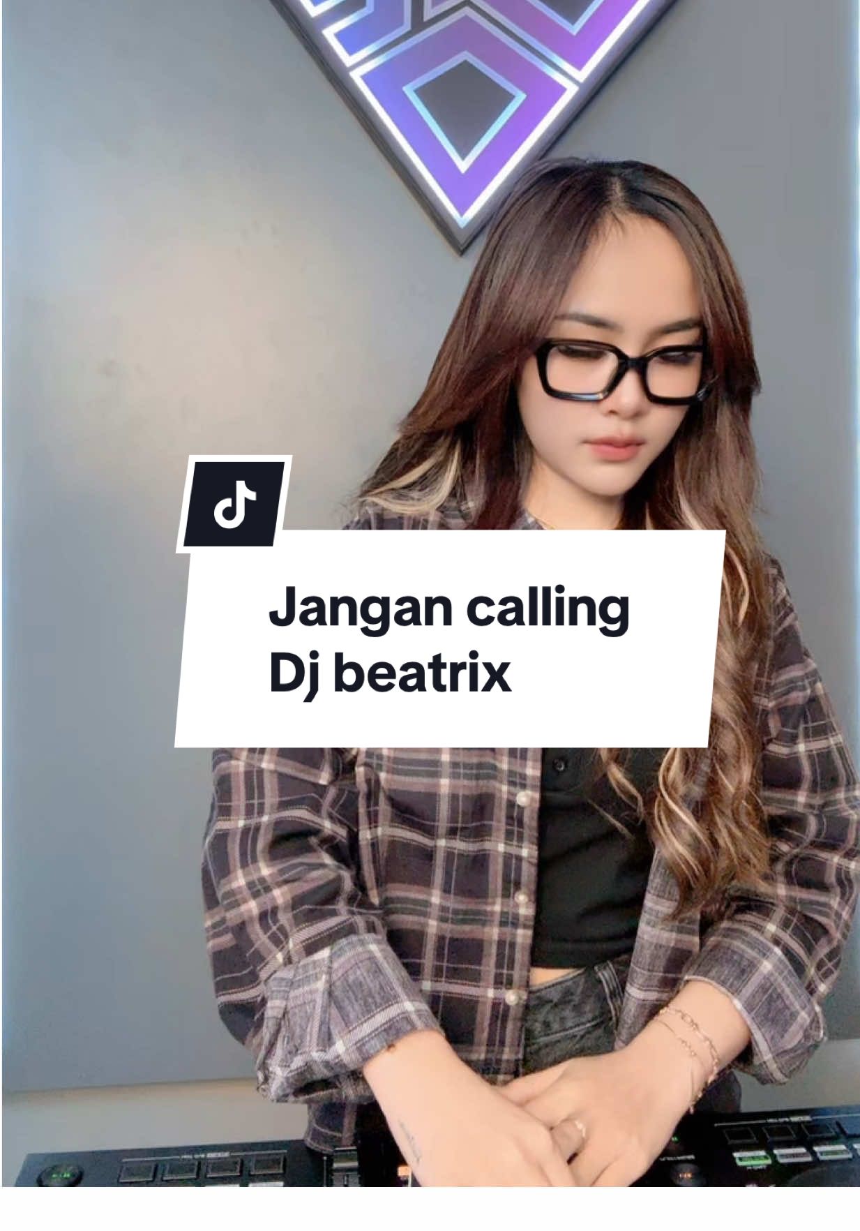 Jangan calling _ Beatrix  #breakbeat #dj #music 