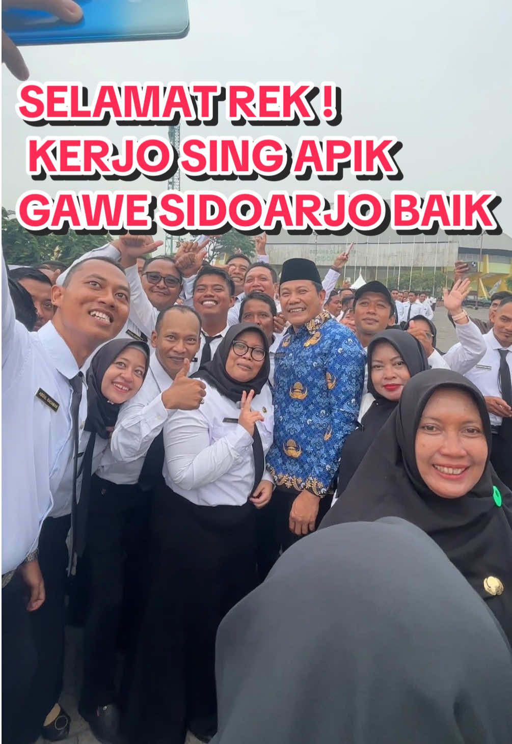 Semangat bekerja rekan 3862 PPPK Paruh Waktu Se-Sidoarjo tunjukan dedikasi dan kinerja terbaik untuk Kabupaten Sidoarjo lebih baik 🤲🏻  #penyerahansk #digital #pppk #p3kparuhwaktu #pppksidoarjo #cakband1 #sidoarjo #abdinegara #bknri 