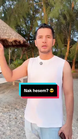 Lelaki yang nak hensem tu kena guna wallet letop design terbaru papa ni, awak yang ada boyfriend ke suami tu, kena bagi ni laah, biar lagi sayang, stock limited nak beli tekan bag kuning