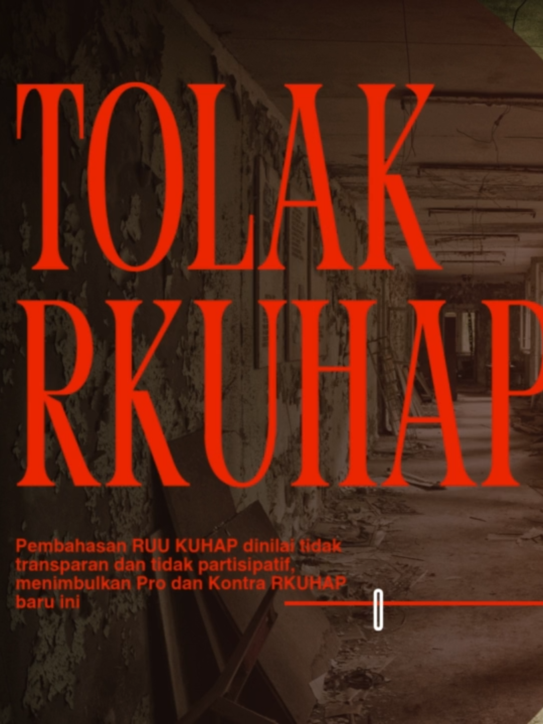 Kenapa RKUHAP harus ditolak : Jurnalisme terancam??? Pembahasan RUU KUHAP dinilai tidak transparan dan tidak partisipatif, hal ini memancing Pro dan Kontra diantaranya adalah : KONTRA 1. Kebebasan Berekspresi Terancam Pasal penghinaan Presiden, lembaga negara, hingga demo tanpa pemberitahuan dianggap membuka peluang kriminalisasi kritik. 2. Pasal Karet Masih Dipertahankan Banyak pasal dapat ditafsirkan luas, misalnya soal kesusilaan dan “ketertiban umum”, sehingga rawan disalahgunakan. 3. Kontrol Negara Terlalu Besar Beberapa delik yang seharusnya menjadi ranah privat (mis. kohabitasi, zina) kembali dijadikan pidana melalui delik aduan. 4. Risiko Represi Terhadap Aktivis & Jurnalis Kekhawatiran muncul bahwa kritik politik, liputan jurnalistik, dan aktivisme sosial bisa dijerat pasal-pasal sensitif. 5. Tidak Sinkron Dengan HAM Internasional Sejumlah pasal dipandang bertentangan dengan prinsip kebebasan sipil dan demokrasi modern. Sementara yang Pro memiliki alasan lain: PRO 1. Menegaskan Identitas Hukum Nasional RKUHP dianggap lebih “Indonesia-sentris” karena meninggalkan warisan hukum kolonial Belanda. 2. Memberi Kepastian Hukum Banyak pasal yang diperjelas definisinya, sehingga dinilai bisa mengurangi bias tafsir oleh aparat. 3. Mengatur Kejahatan Modern Ada aturan baru soal cyber crime, kejahatan lingkungan, dan tindak pidana berbasis teknologi yang sebelumnya belum diatur. 4. Restorative Justice Diprioritaskan Beberapa delik bisa diselesaikan di luar pengadilan untuk menekan over kapasitas lapas. Nasib Negara ini kita yang tentukan...... #fyppppppppppppppppppppppp#agaklaen🗿#indonesia#selamatkandemokrasi#hukumindonesia