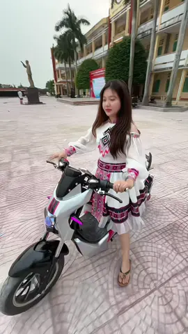 Gái bản ở quê😆@𝑻𝒉𝒖𝒚 𝑳𝒊𝒏𝒉 #xediendotrungquocc🇻🇳 #huwng4th4 #xuhuong #trending #xuhuongtiktok2025 