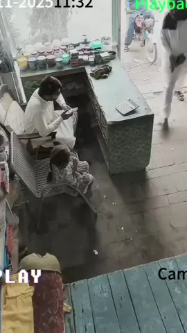 بچی کے چھوٹے سے عمل نے کیسے ڈکیتی کی واردات ناکام بنادی #c21news #latestnews #pakistan #pakistanzindabad #foryou 