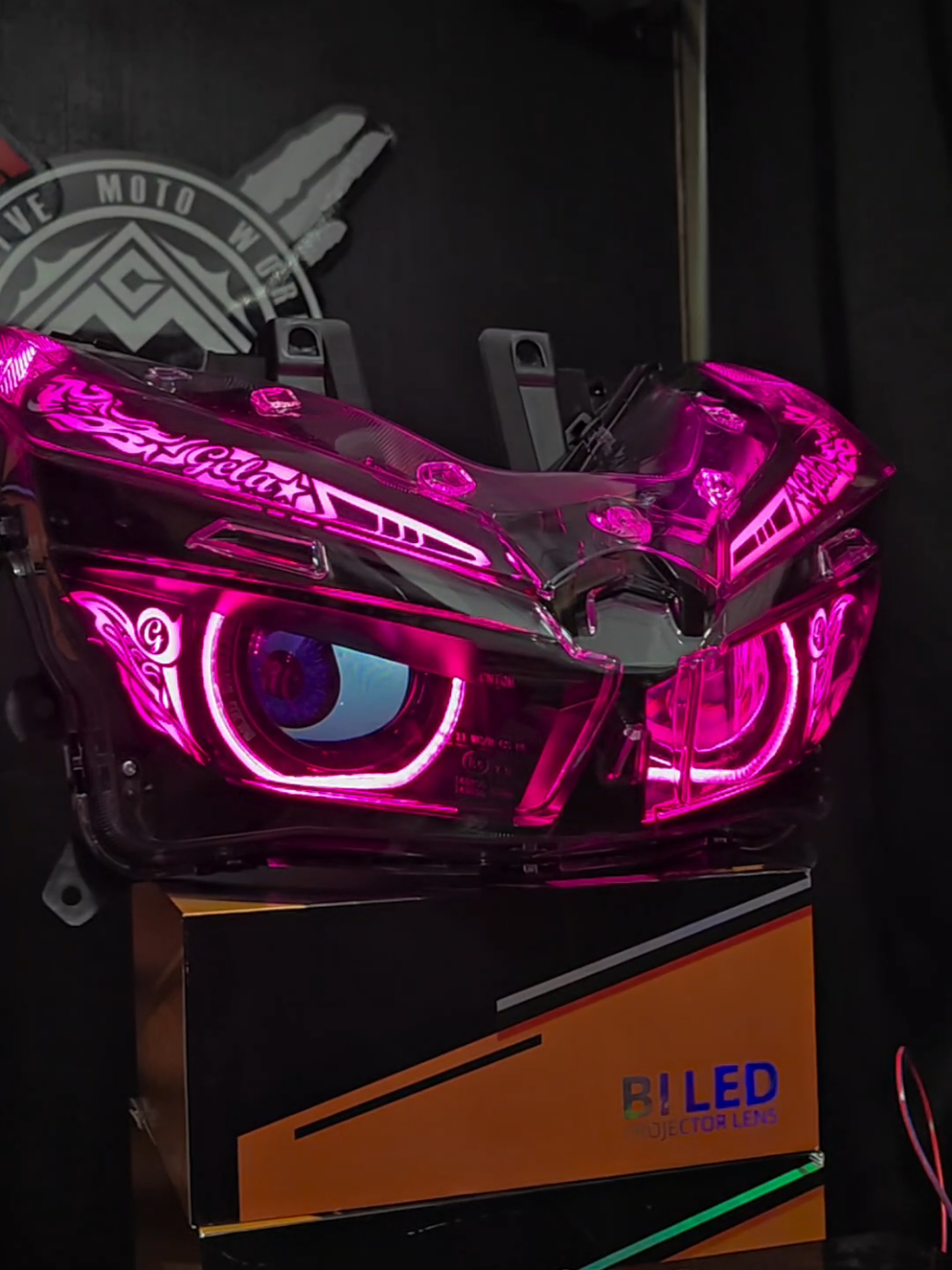 Sheessshh 🥰 💯   PangDiinan talaga 😍 BiLED with Animation Eye With Ai-BiLED all weather Custom kilay and Winglet  Para sa Motor ni idol AnGELA  Plug & Play ship to ILOILO #creativemotowork #rgbsetup #biledprojector #clickv3 #biled 