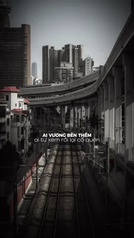 Khóc để lòng nặng trĩu buông bàn tay ấy ra đi… #nhachaymoingay #tamtrang #batthebatdiet #haothien 