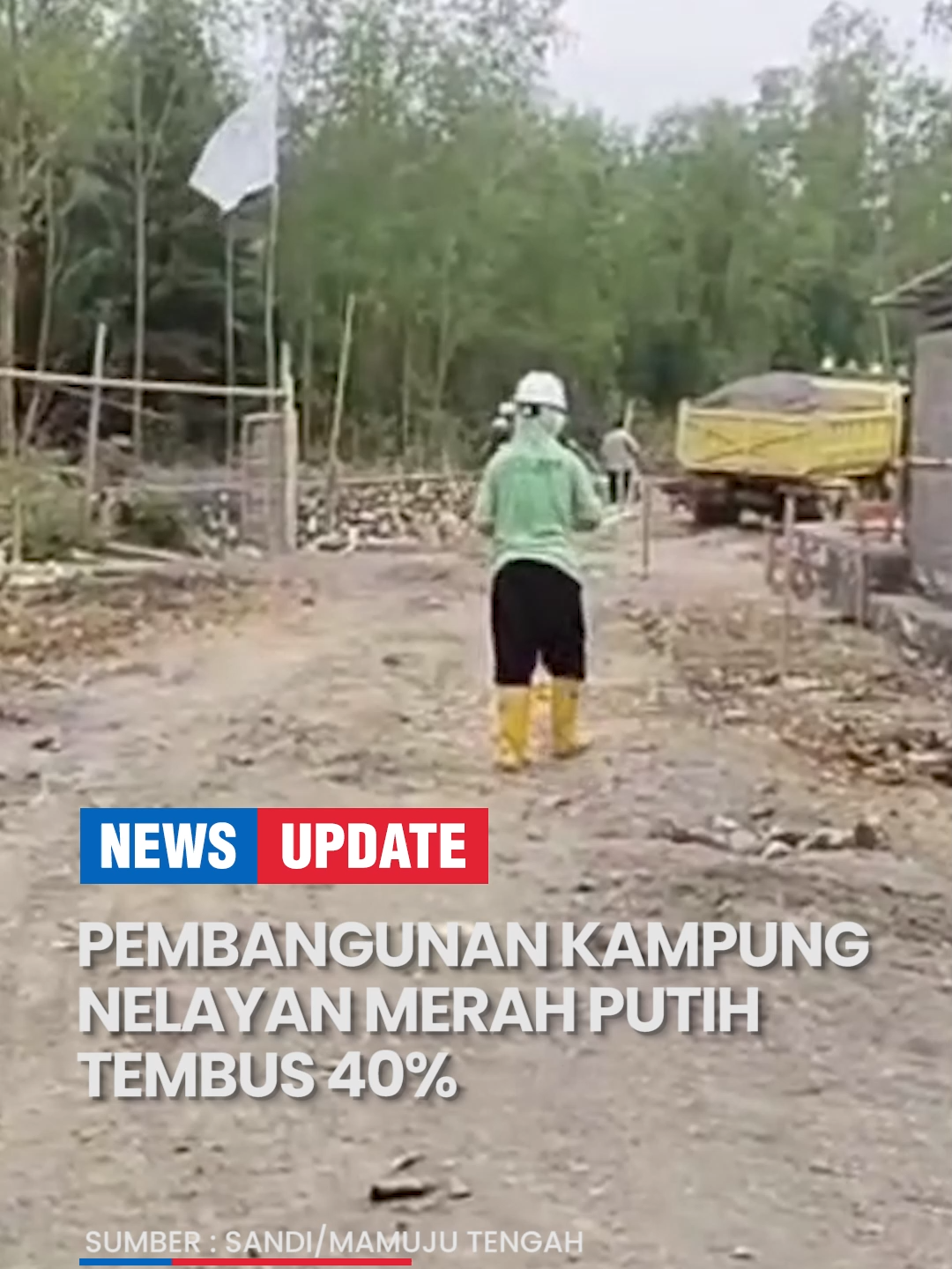 TRIBUN-SULBAR.COM, MAMUJU TENGAH - Pembangunan Program Kampung Nelayan Merah Putih, sebuah inisiatif strategis dari Kementerian Kelautan dan Perikanan, menunjukkan progres yang signifikan.  Hingga berita ini diturunkan, fisik pembangunan di Desa Babana, Kecamatan Budong-Budong, Kabupaten Mamuju Tengah, telah mencapai hampir 40 persen. Program yang bertujuan memodernisasi dan memberdayakan sektor kelautan setempat ini sempat menghadapi tantangan di lapangan.  Cuaca buruk dan fenomena banjir rob disebutkan sebagai faktor utama yang sempat memperlambat tempo pembangunan. Menanggapi kendala tersebut, manajemen proyek mengambil langkah-langkah korektif untuk mengantisipasi keterlambatan lebih lanjut.  Rey Mondus, selaku Kontraktor Pengawas, menjelaskan, untuk memitigasi dampak penundaan, pihaknya menerapkan strategi percepatan dengan penambahan jam kerja dan merekrut tenaga kerja tambahan. #mamujutengah #kampungnelayan #sulbar #tiktok