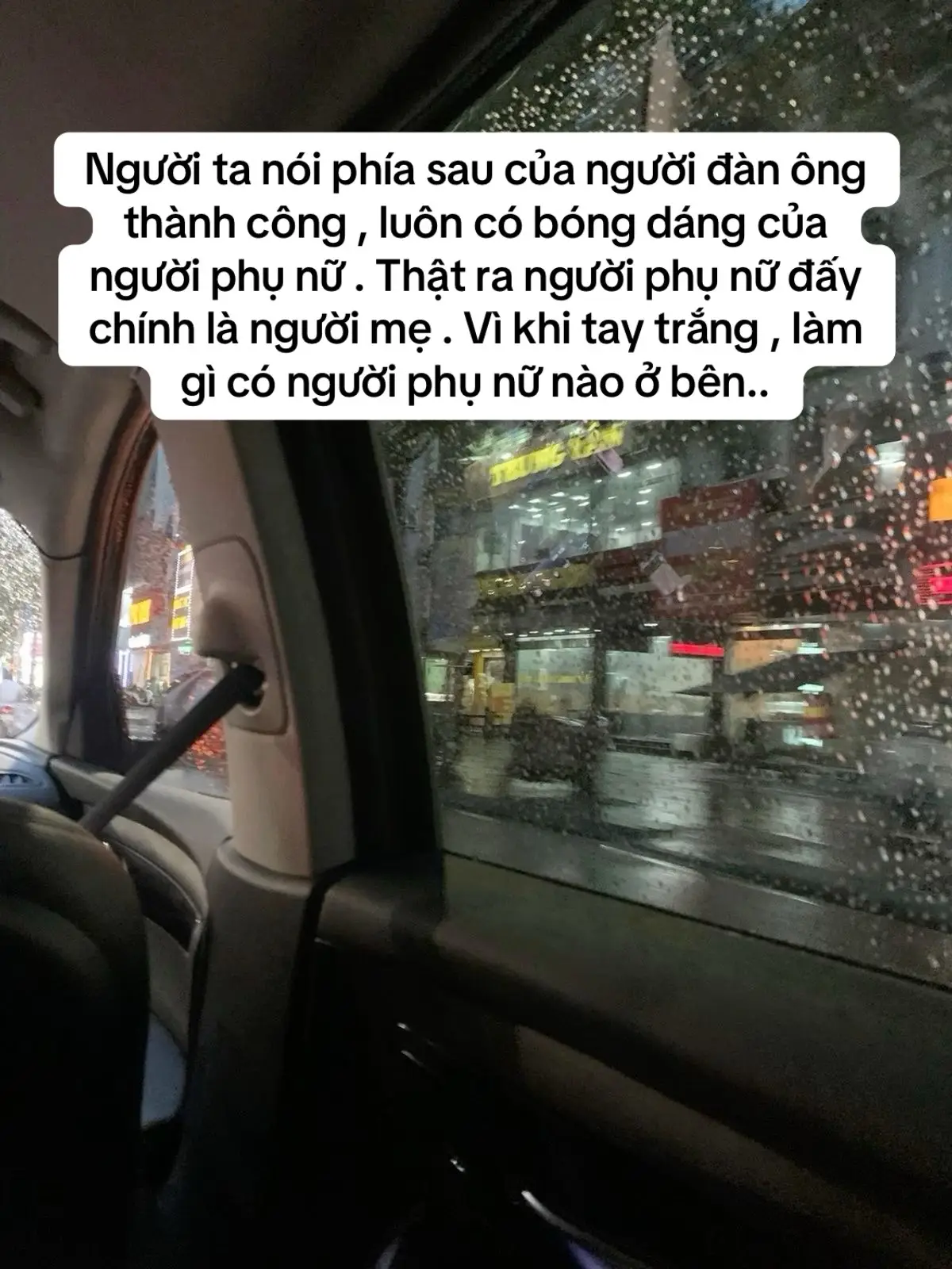 Người ta nói phía sau của người đàn ông thành công , luôn có bóng dáng của người phụ nữ . Thật ra người phụ nữ đấy chính là người mẹ . Vì khi tay trắng , làm gì có người phụ nữ nào ở bên..#xuhuongtiktok #fly #xuhuong 