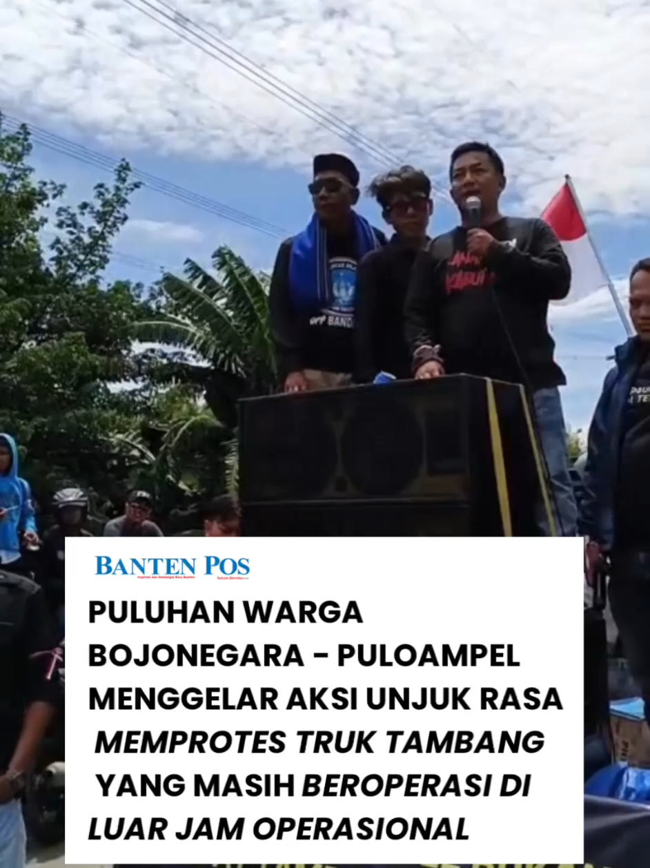 Massa aksi terpantau turrut memblokir ruas jalan Puloampel-Bojonegara hingga lumpuh. • Akses gratis e-Paper Banten Pos dengan mengunduh aplikasi BANPOS Digital (Android) https://bit.ly/BanposDigital2 Atau akses melalui https://epaper.banpos.co/ • #Banten #Puloampel #BantenPos #Cilegon #Bojonegara