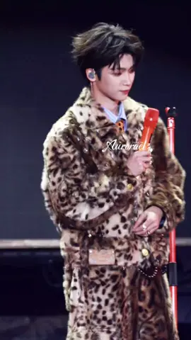 bé cá có phải bứt mất cái cúc áo k ?m.n vào soi hộ mk cái.. #tudu #hangchau#tiktok #xh 