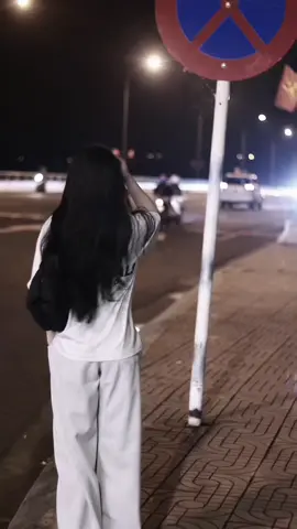 Không ai sống thay mình, nên đừng sống vì lời người khác.. #xh #tamtrang 